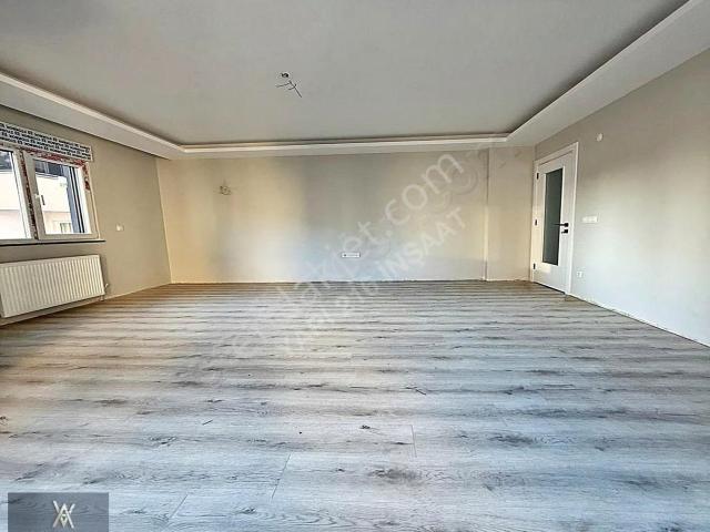 İçerenköy'de Sıfır, Otoparklı, Cadde Üzeri 3+1 Satılık Daire
