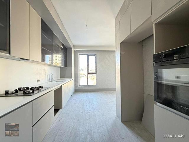 ÇİFT BLOKLU LÜKS SİTE K.GARAJ GENİŞ PEYZAJ 9.KAT4+1 185 M SIFIR