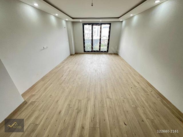ÇİFT ĞİRİŞLİ MERKEZİ YERDE GENİŞ EBEVEYN BANYOLU 4+1 DUBLEKS