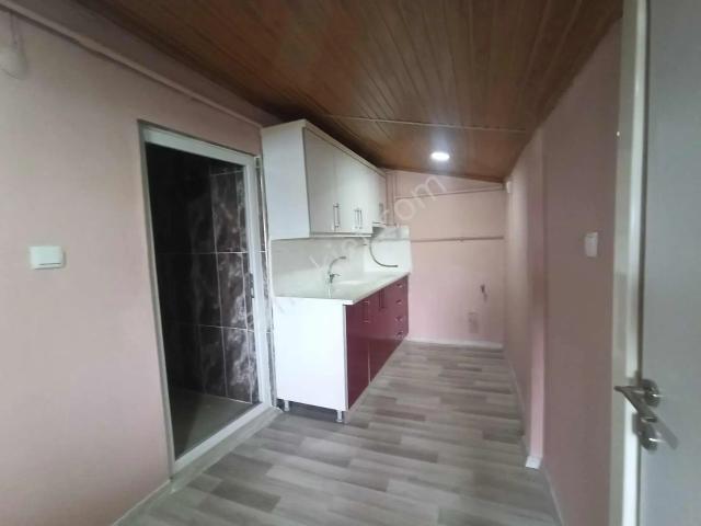 İhsaniye Mahallesinde Ayrı Mutfak Teraslı Bayana 1+1 Kiralık