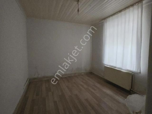 İhsaniye Mahallesin'de Bahçeli Kiralık 2 Katlı Müstakil Ev