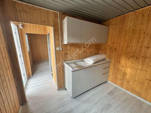 İçi 1.sınıf Çam Lambriden Dışı Yalıtımlı Sandviç Panelden İmal Edilmiş 21m2 2oda Wc+lv+duş Konteyner