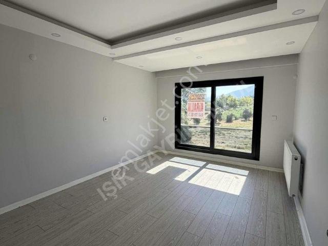 Işık Gayrimenkul'den Kiralık Adnan Mnd. Mh. Lux Arakat Daire