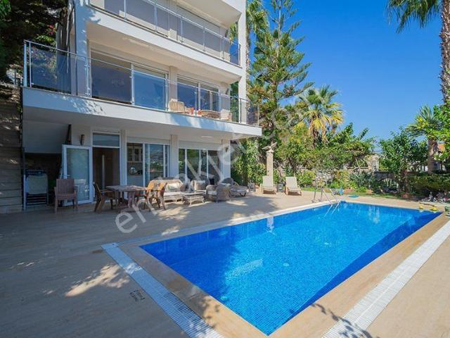 İkamete Uygun 3+1 Lüks Villa | Özel Havuz | Konaklı