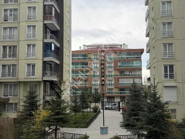 İki Nisan'da Site İçerisinde Satılık 3+1 Daire