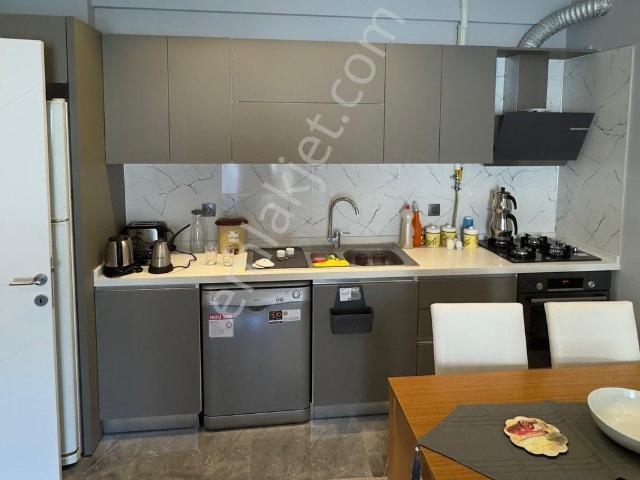 İkiçeşmelikte Havuzlu Sitede Eşyalı 1+1 Kiralık Daire