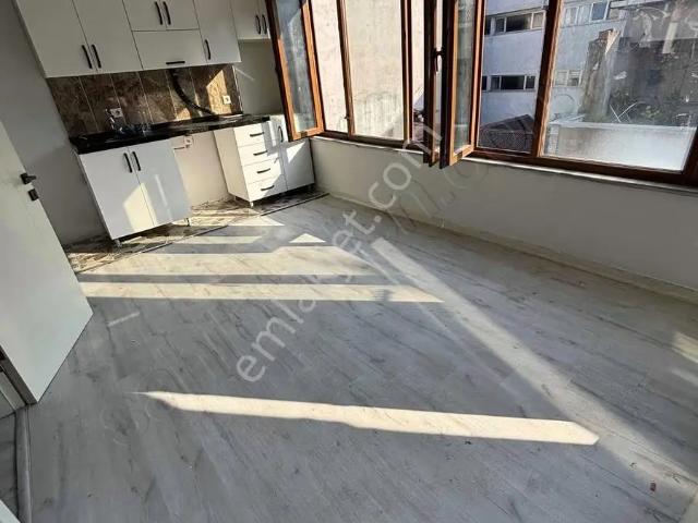 İkitelli'de 3+1 Kiralık 100m2 Çatı Daire