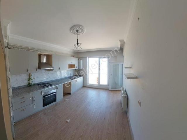 İkizler Gayrimenkul'den Yakıncada Kiralık 3+1 Ful Yapılı Daire.