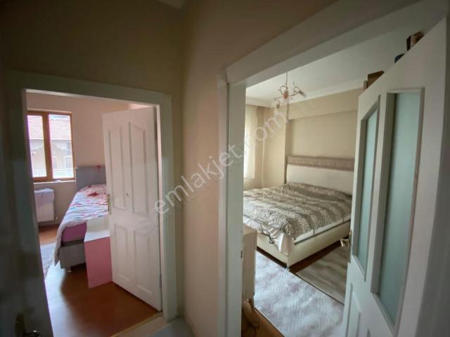 İkizler Gayrimenkul'den Paşaköşkünde Kiralık 3+1 Ara Kat Daire