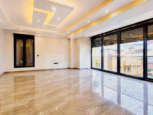 Işıklar Adım Mesafede 4+1 Sıfır Dubleks Giyinme Odası 180 m2