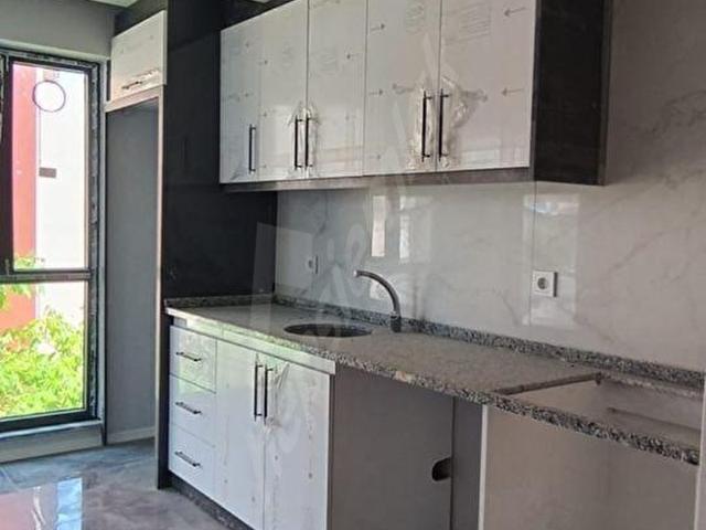 İLBADE MAHALLESİNDE 2+1 KİRALIK DAİRE CADDE ÜZERİ