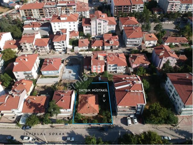 İlbey / Kurtuluş Mah. İstiklal Sokak' Ta 566 M² Arsalı Ev