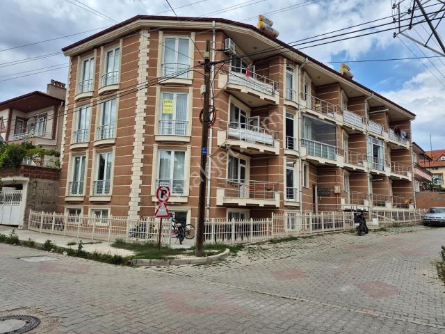 İlbey / Şuhut Merkez Kurtuluş Mh'de Satılık arakat 3+1 Daire