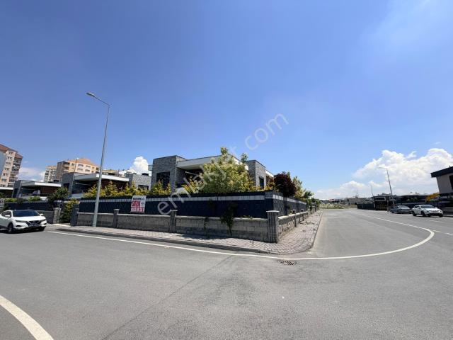 İldem De Mükemel Konumda Ultra Lüks 4.5+1 Köşebaşı Satılık Villa