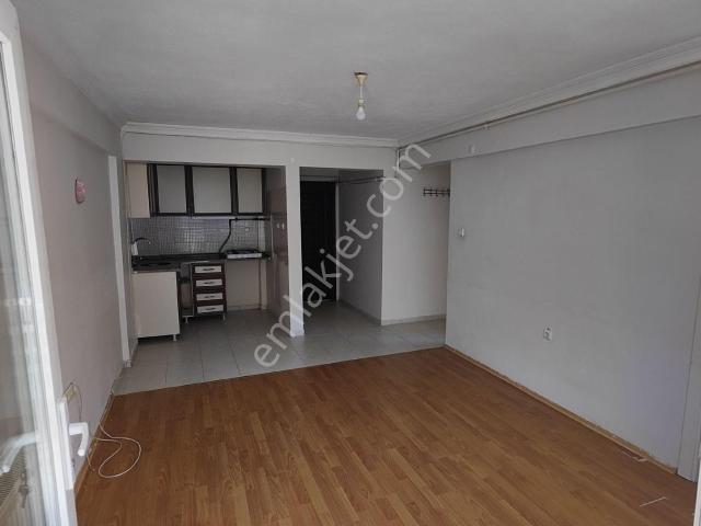 İşlek Cadde Üzerinde Görükle Dumlupınar Mahallesi Kiralık 2+1 Eşyasız Arakat Temiz Daire
