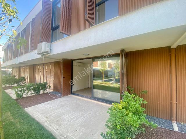 Çiğli Maltepe Mahallesi Satılık 3+1 Havuzlu Sitede Villa