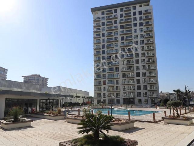 Çiğli Marka 333 Sitesinde Havuz Cepheli Kiralık 2+1 Daire