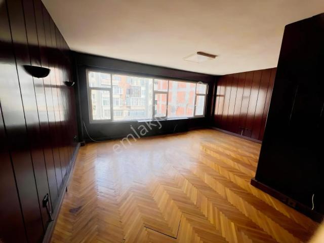 Şişli Merkezde Ferah Ve Harika Konumu İle Öne Çıkan 3+1 Daire