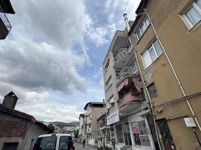 Çiğli Merkezde Geniş Ve Ferah 2+1 Kiralık Daire