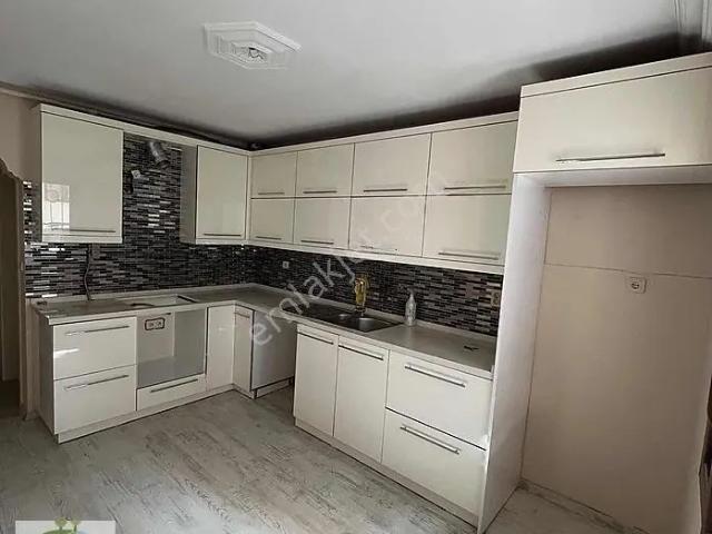 Çiğli Merkeze Yakın K.çiğli'de Kiralık 2+1 D.gazlı Daire