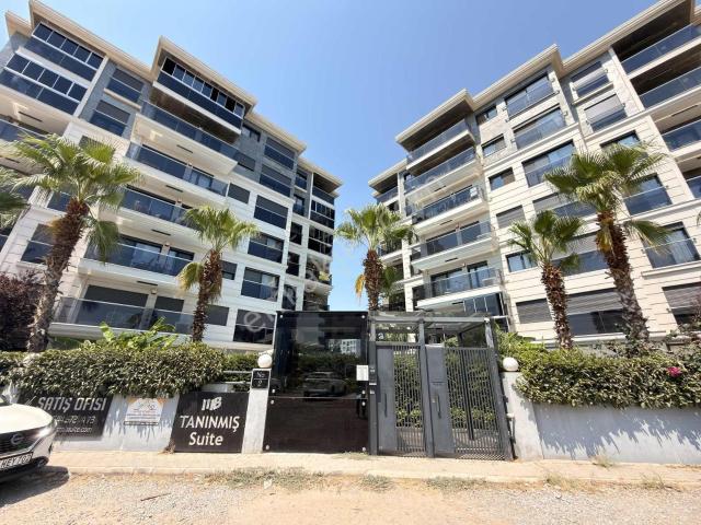 Çiğli Ataşehir'de Tanınmış Suitte 3+1 Satılık Daire