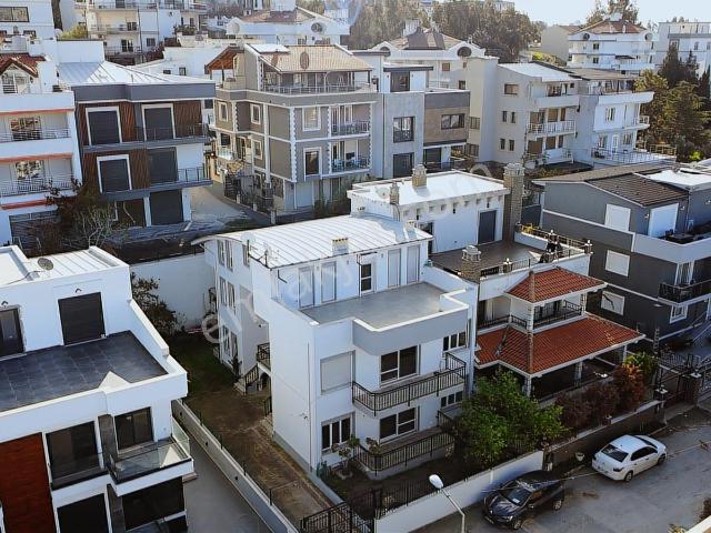 Çiğli Aydınlıkevler'de Satılık İki Ayrı Girişli 7+2 Müstakil Ev