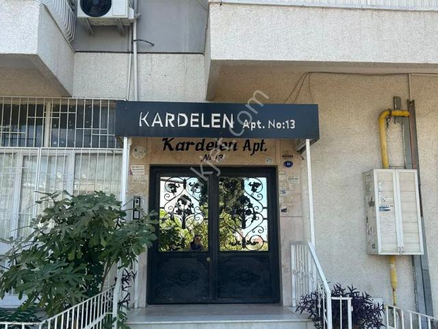 Çiğli Çağdaş Mahallesin'de Geniş Balkonlu Kiralık 3+1 Daire