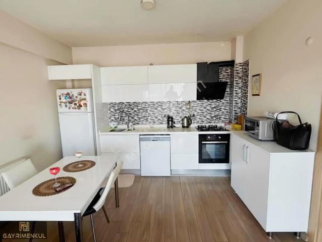 Çiğli Anadolu Caddesi Üzeri 1+1 Eşyalı Asansörlü Lüks Daire