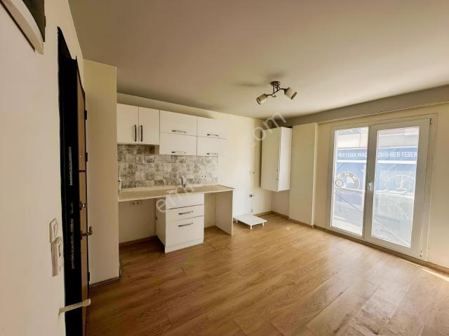 Çiğli Balatçık İzban Durağına Yakın Kiralık 1+1 Daire