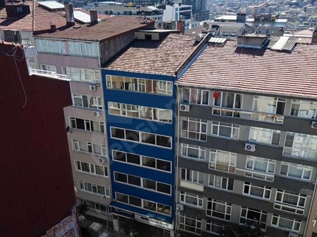 ŞİŞLİ BOMONTİ SIRACEVİZLER CADDESİ ÜZERİNDE 24 ODALI APART