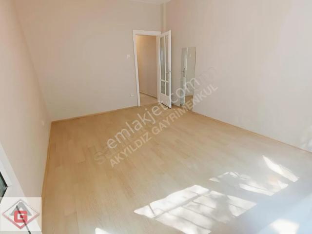 Şişli Bomonti'de Yenilenmiş Tadilatlı 2+1 70 M2 Giriş Kat Daire!