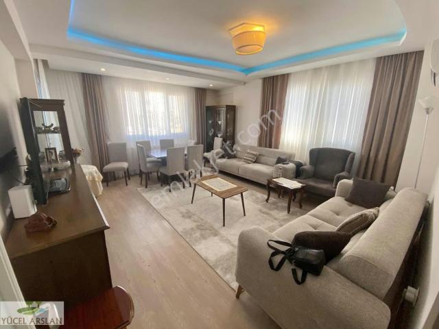 Çiğli Cumhuriyet'te Satılık 3+1 Arakat Site İçi Daire