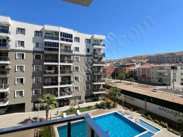 Çiğli Cadde Lıfe'ta Peyzaj Cephe Satılık 1+1 Site İçinde Havuzlu