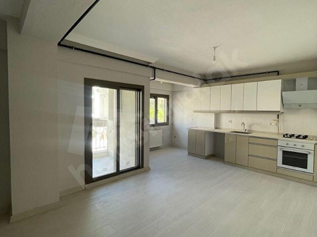 çiğlide kiralık 1+1 sıfır klima doğalgaz ankastre asansör balkon izban'a 6 7 dk