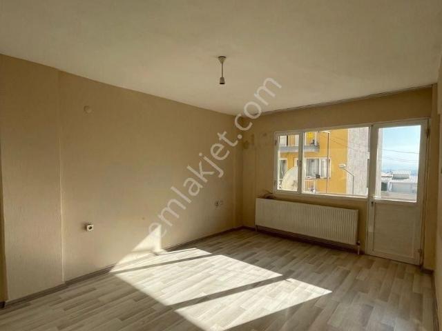 Çiğli De Kiralık 3+1 Doğalgazlı Ferah Daire