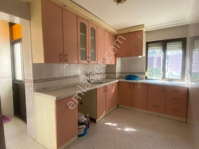 Çiğli De Kiralık 3+1sakin Konum Geniş Ferah Daire Ana Yola İzbana Yürüme Mesafesinde