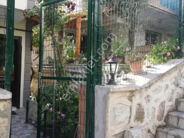 Çiğli Evka 2 De Müstakil 3 Katlı Bahçeli Teraslı Ebeveyn Banyolu