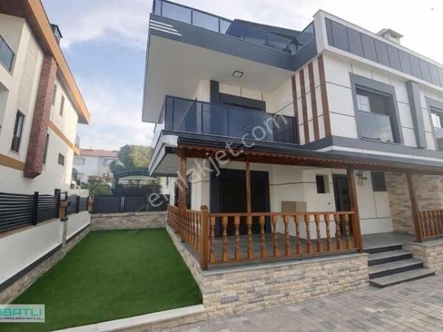 Çiğli Evka 2 De Satılık 6+1 Villa