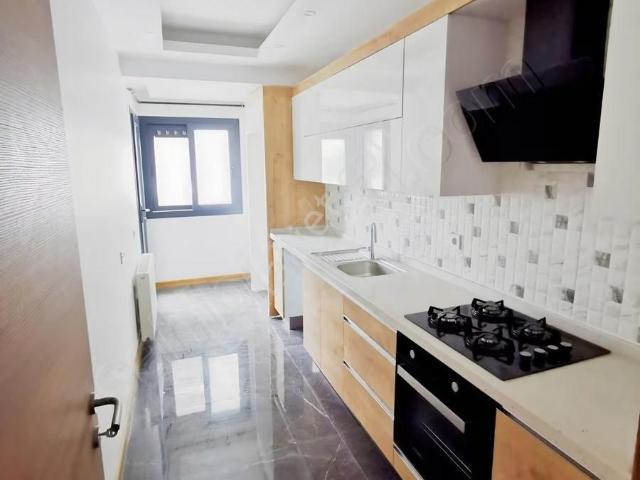 Çiğli Esentepe Mahallesi Ara Kat Yeni Bina Kaplı Mutfak Lüx 2+1