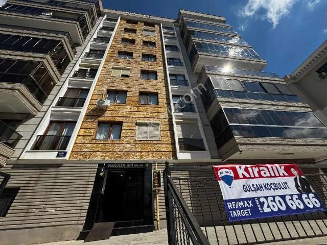 Çiğli Esentepe’de 120m2 3+1 Ebeveyn Banyolu Doğalgazlı Cam Balkonlu Kiralık Daire