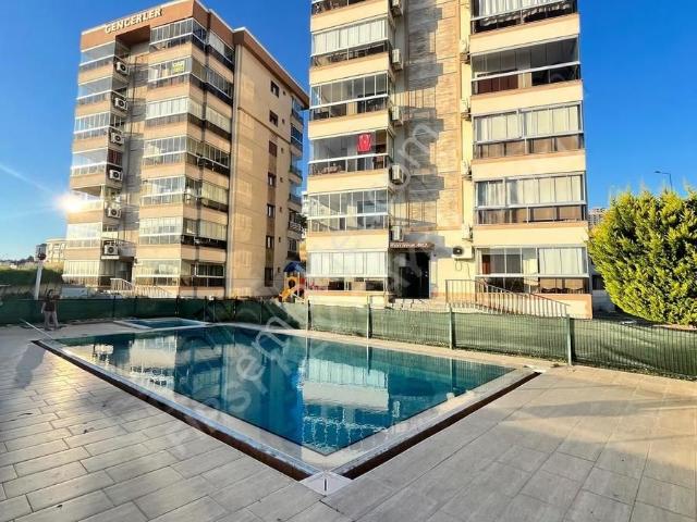 Çiğli Esentepede Havuzlu Sitede 2+1 Ebeveyn Banyolu Satılk Daire