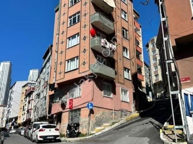 Şişli Feriköy'de Satılık 2+1 Arakat Daire