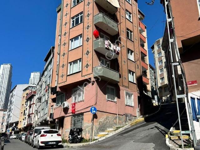 Şişli Feriköy'de Satılık 2+1 Arakat Daire
