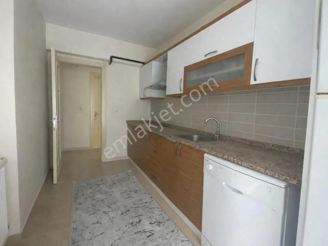 Çiğli İnönü Mahallesinde Site İçinde Yatırımlık 3+1 Satılık Daire
