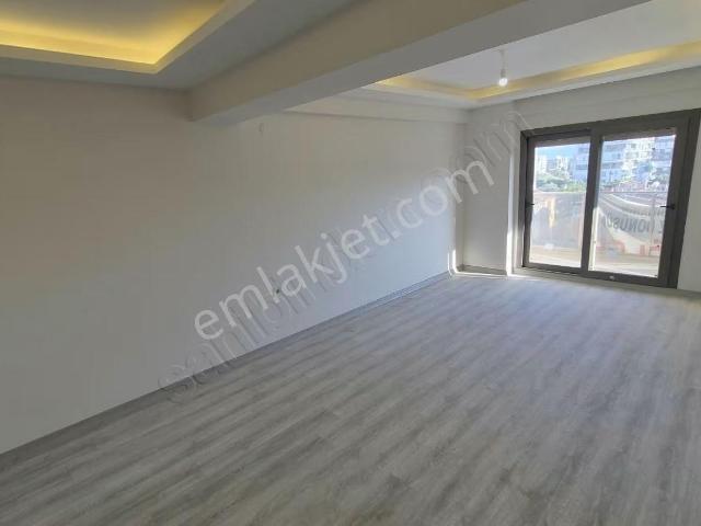 Çiğli İnönü Mh. Cadde Üstü, Havuzlu Sitede, Panjurlu, Ankastreli