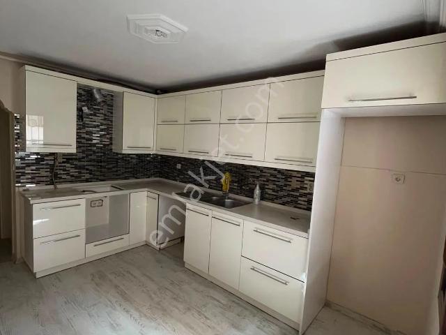 Çiğli K.çiğli'de Kiralık 2+1 D.gazlı Daire