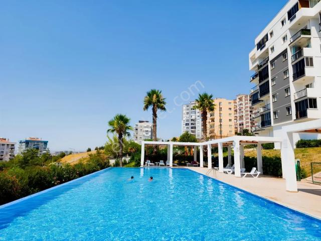 Çiğli Palmiye Park Terasta Mimari Tasarımlı Büyük Tip 2+1 Daire