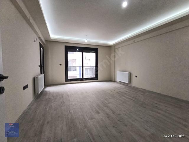 Çiğli Santral Durağı Yakını yeni bina 3+1 Kiralık Daire