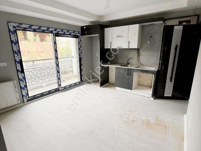 Çiğli Üniversite Ve Hastane Yakını Satılık 1+1