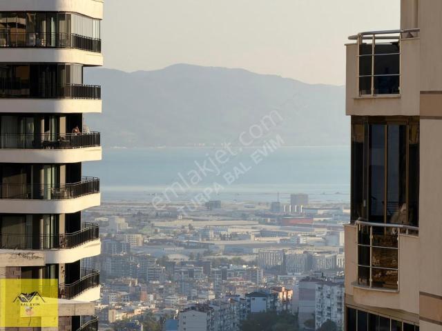 Çiğli Yakakent'te Satılık 3+1, 130m², Deniz Ve Doğa Manzaralı Da